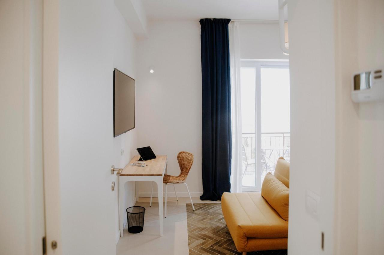 Petrarca17 Guest House A Due Passi Dal Mare 泰拉奇纳 外观 照片